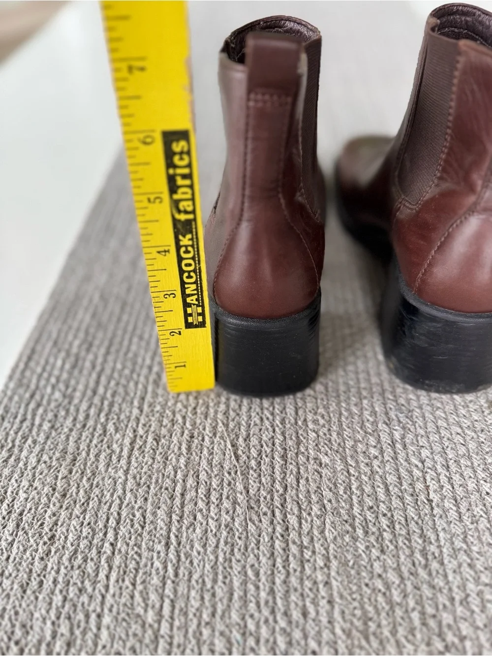 Vintage Clarks Brown Leather Square Toe Lug Sole Chelsea Ankle Boots Sz 7.5